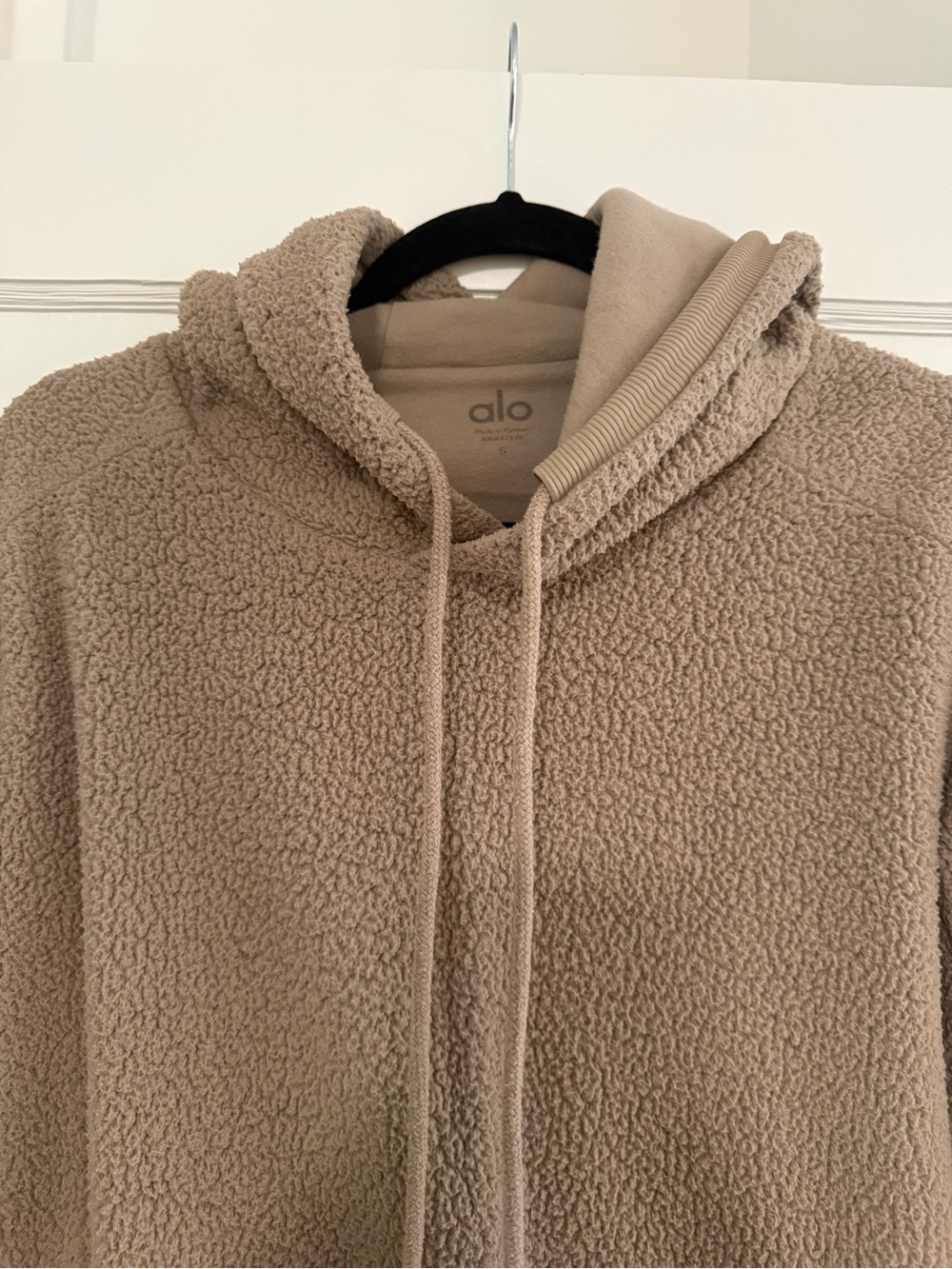 ALO Yoga Sherpa Hoodie in Taupe Beige - Picture 2 of 8